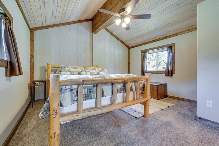 Donnelly Cabin w / Fire Pit: 5 Mi to Boat & Ski!