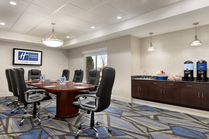Holiday Inn Express Hotel and Suites of Opelika / Auburn by IHG