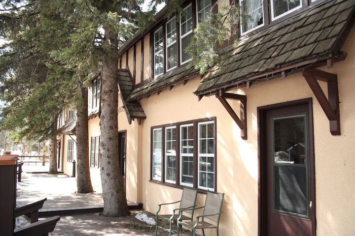 Crandell Mountain Lodge