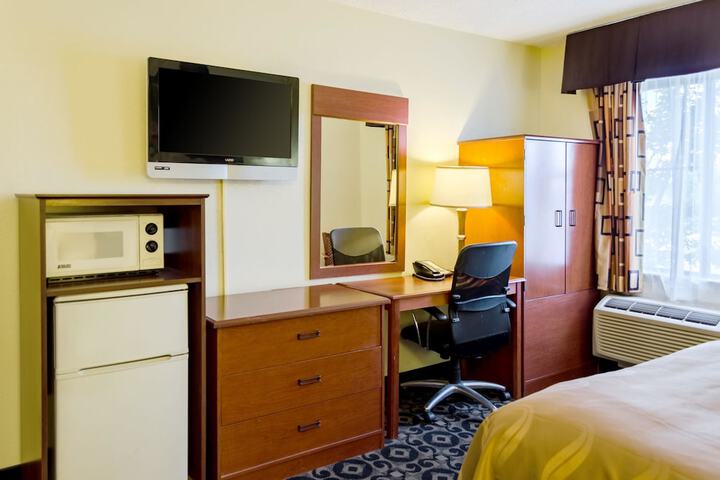 Room 11 of 24