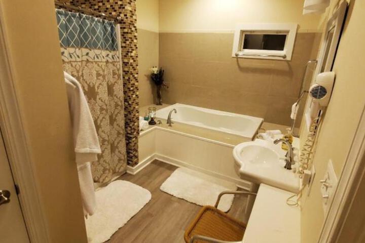 Acorn Hill Lodge and Spa