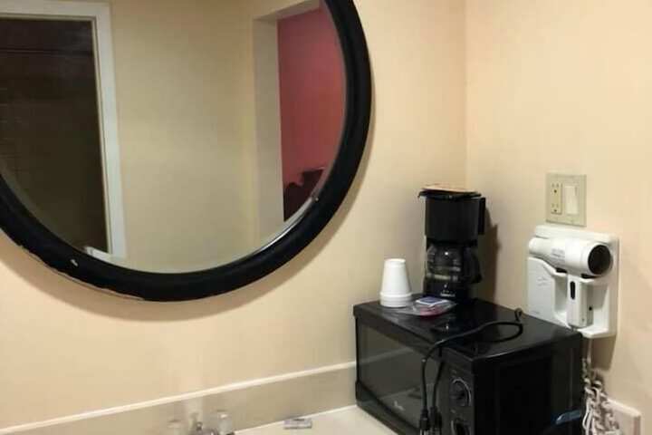 Room 10 of 48