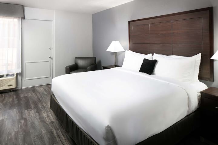 Room 12 of 32