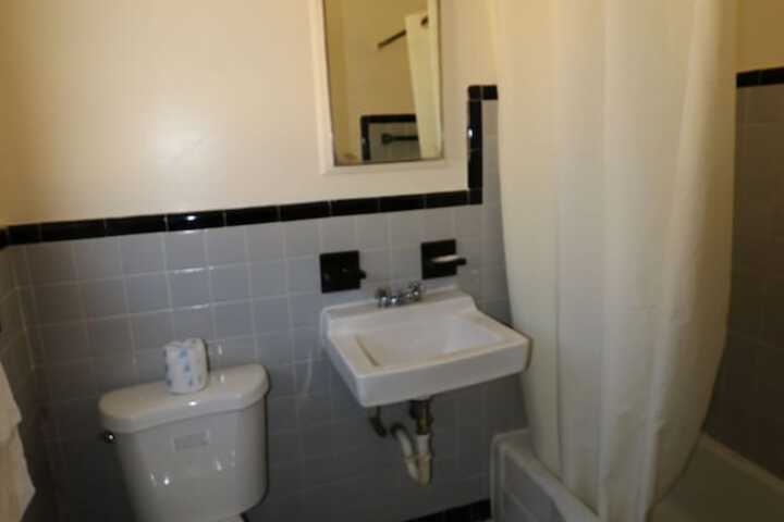 Room 8 of 38