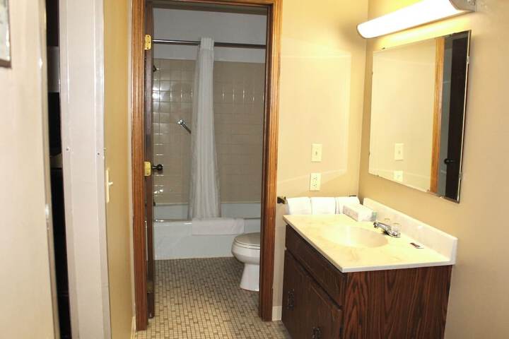 Colonial Inn Dyersville