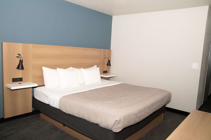 Room 25 of 38