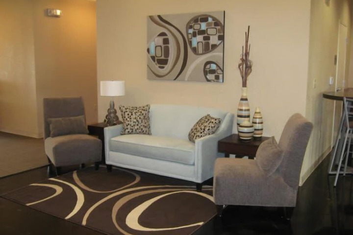 Lounge 11 of 11