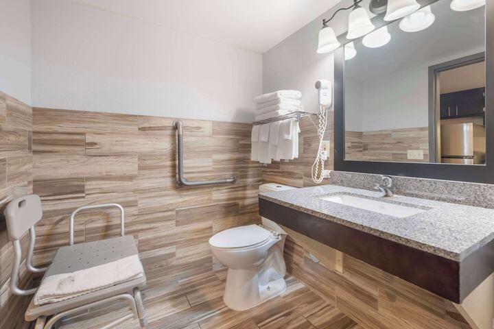 Quality Inn & Suites Mayo Clinic Area