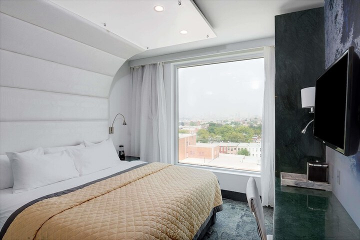 Room 18 of 27