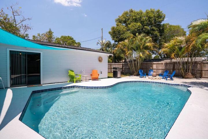 Heated Pool Close to St. Pete Tampa Pet Friendly