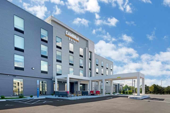 Cambria Hotel & Suites Plymouth