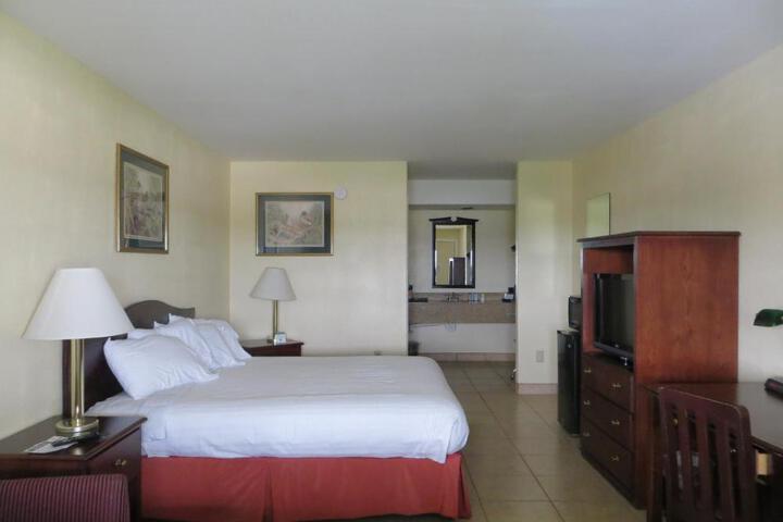 Flagship Inn