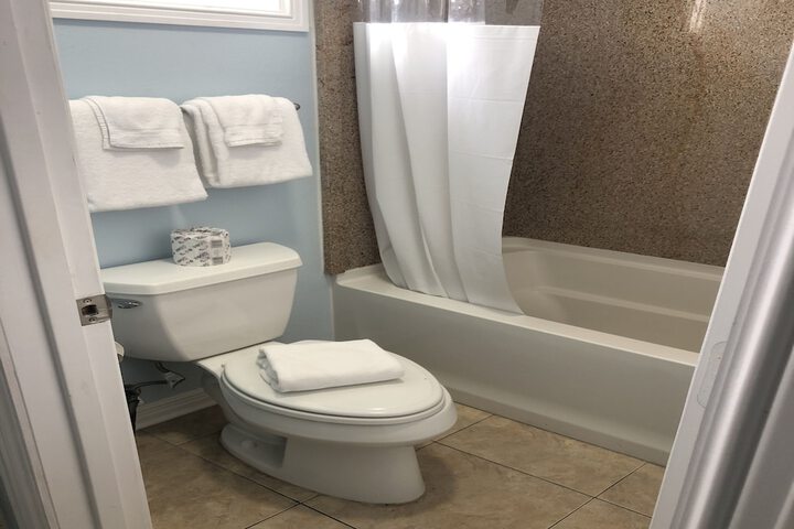 Beachgate CondoSuites and Oceanfront Resort
