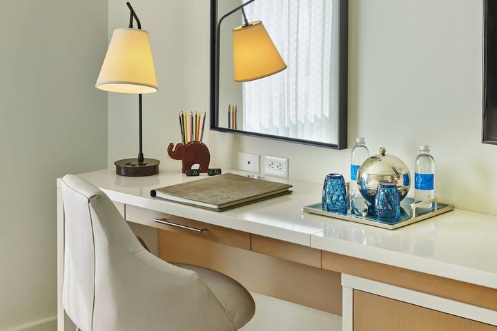 Art Ovation Hotel Autograph Collection