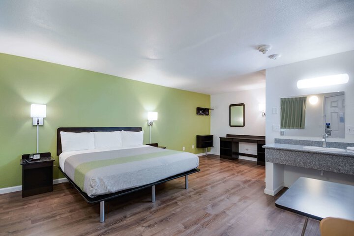 Room 21 of 38