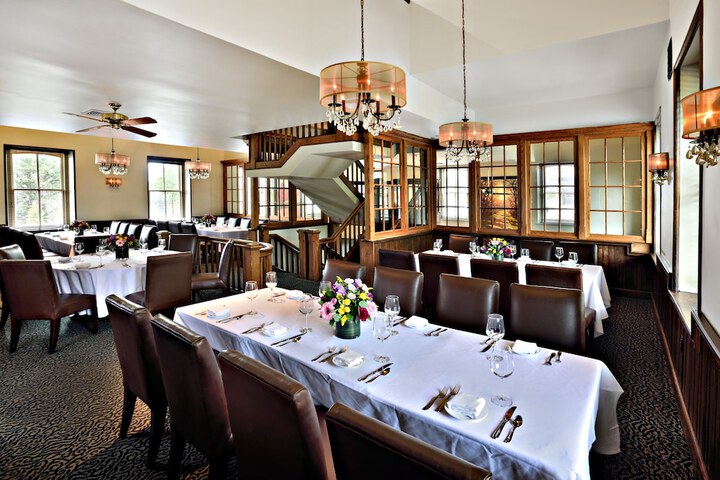 Dining 18 of 20