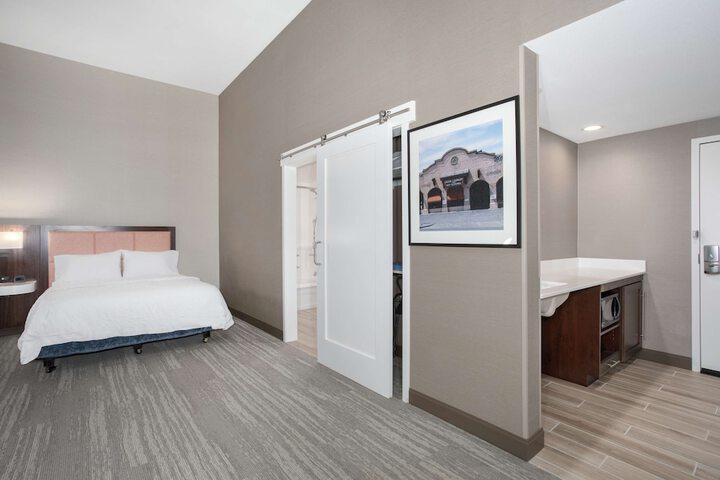 Room 32 of 42