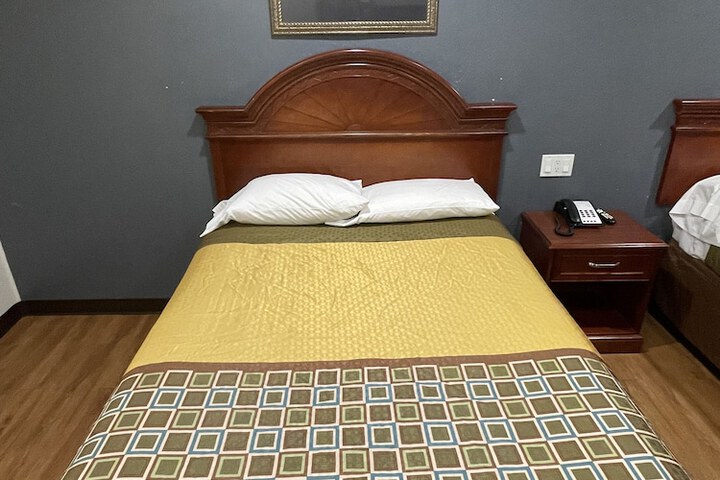 Room 7 of 25