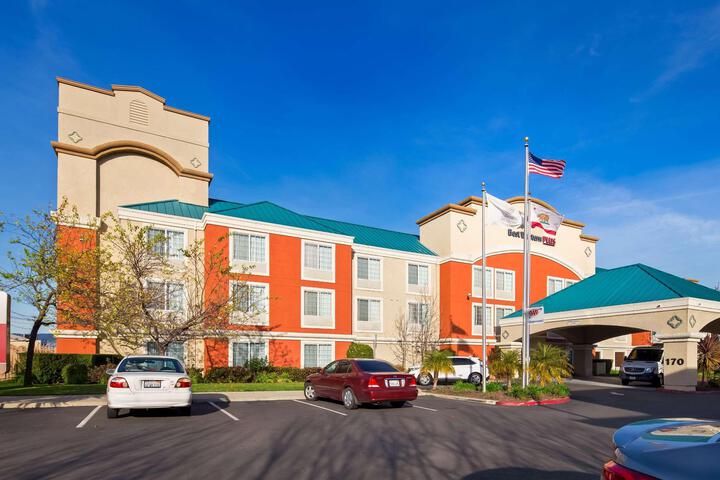 Best Western Plus Airport Inn Suites