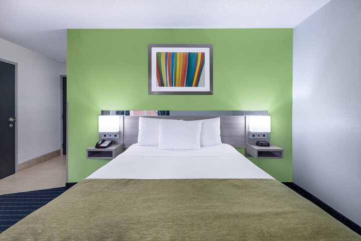 Microtel Inn by Wyndham Cornelius / Lake Norman