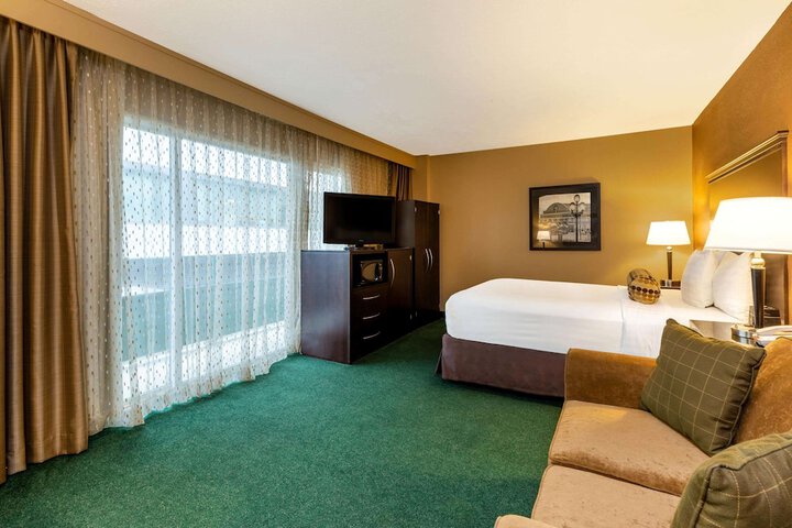 Room 13 of 33