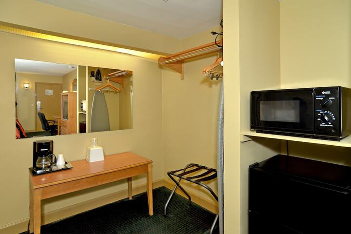 Room 28 of 35