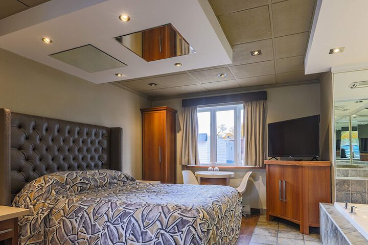 Room 21 of 48