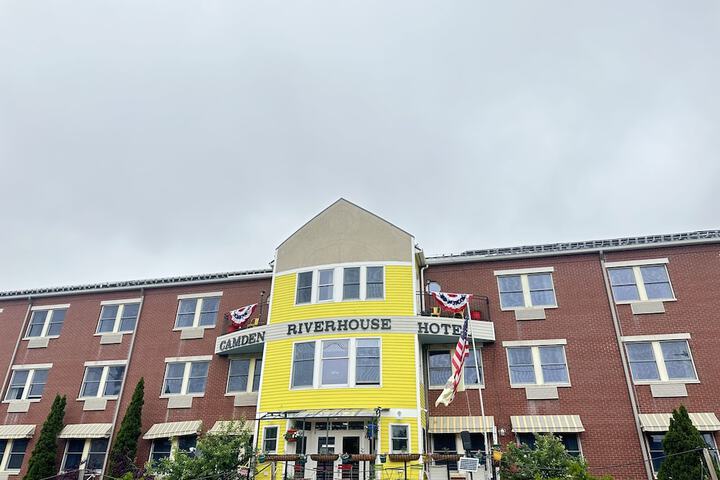 Camden Riverhouse Hotel
