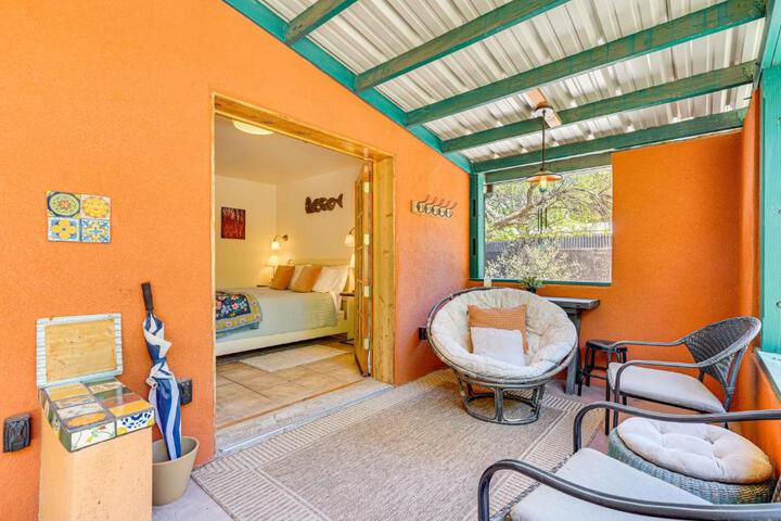 Vibrant Casa Paloma w / Patio - Near Vineyards!