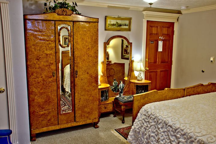 Room 65 of 171