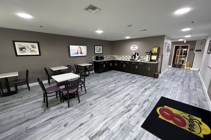 Super 8 by Wyndham Lake Charles / Sulphur