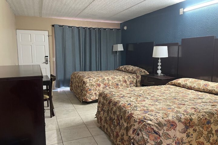 Room 10 of 13