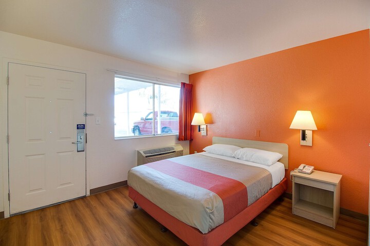 Room 22 of 28