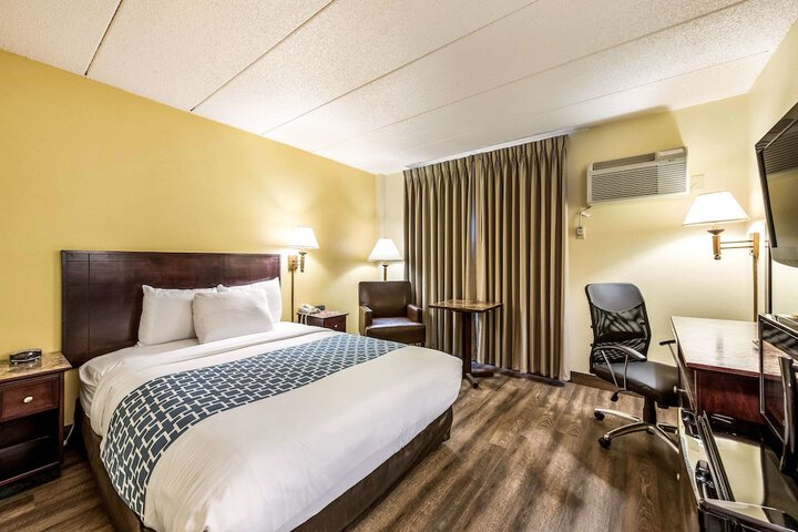 Room 13 of 30