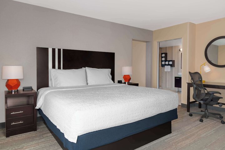 Hampton Inn & Suites Madison / Downtown
