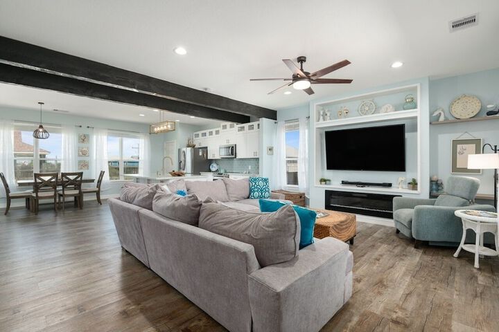 Sunrise Paradise 3 Bedroom Home by RedAwning