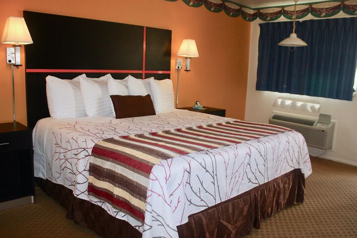 Room 8 of 40