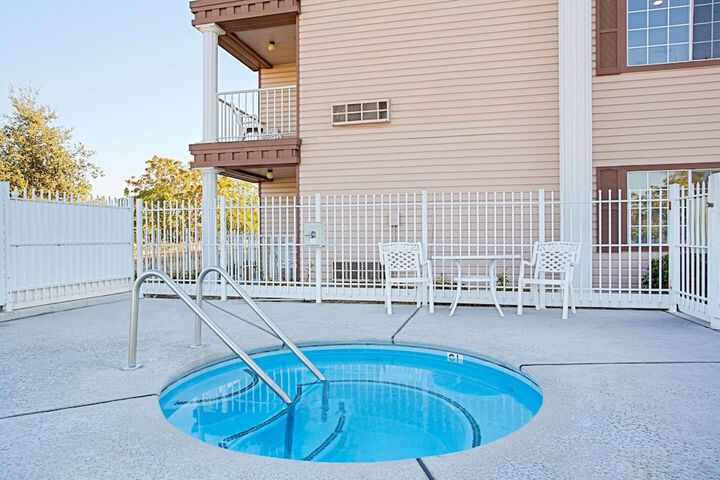 Pool 4 of 23