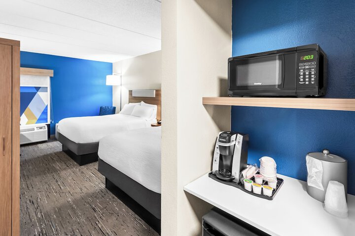 Holiday Inn Express Suites Charleston by IHG