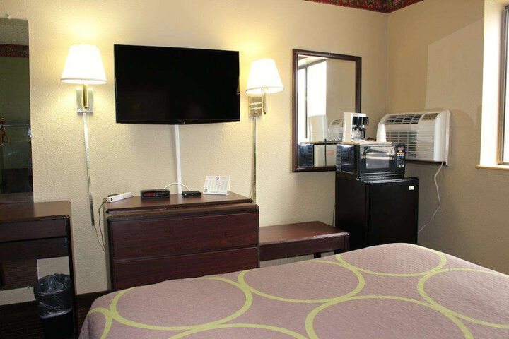 Room 14 of 16