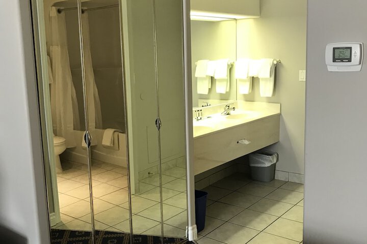 Room 26 of 62