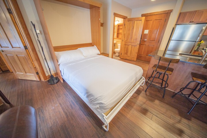 Room 73 of 79