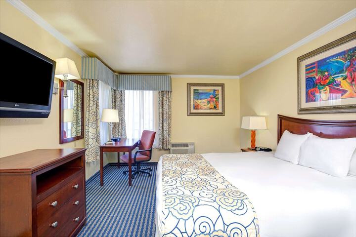 Super 8 by Wyndham Santa Cruz Beach