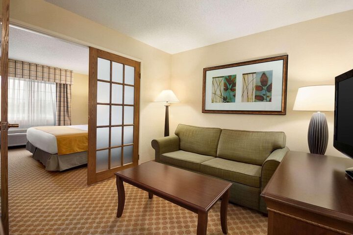 Room 6 of 16