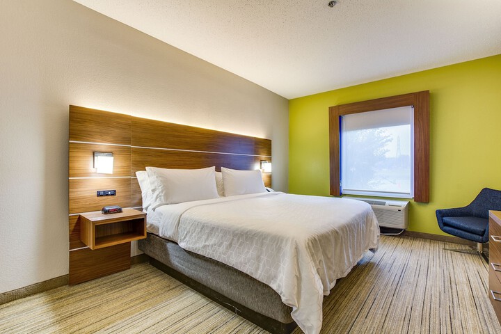 Room 15 of 40