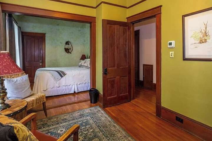 Oakland Manor House
