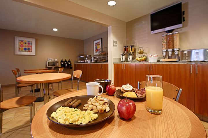 Breakfast/Coffee Service 35 of 39