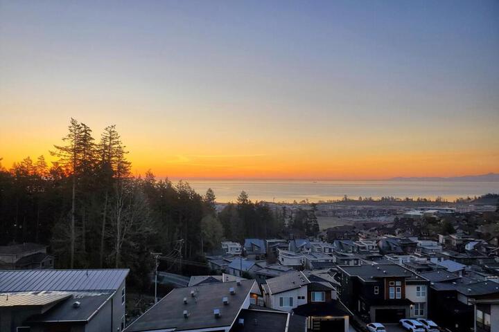 Stunning Ocean View Modern 1 BDR Private Entry Suite