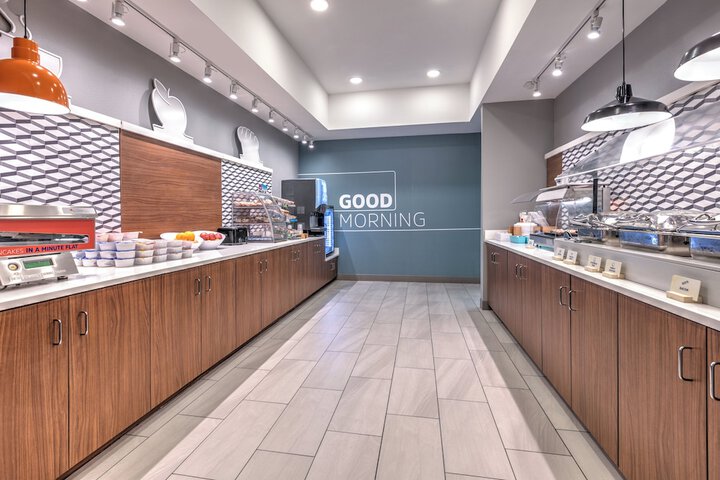 Holiday Inn Express & Suites Marshall by IHG
