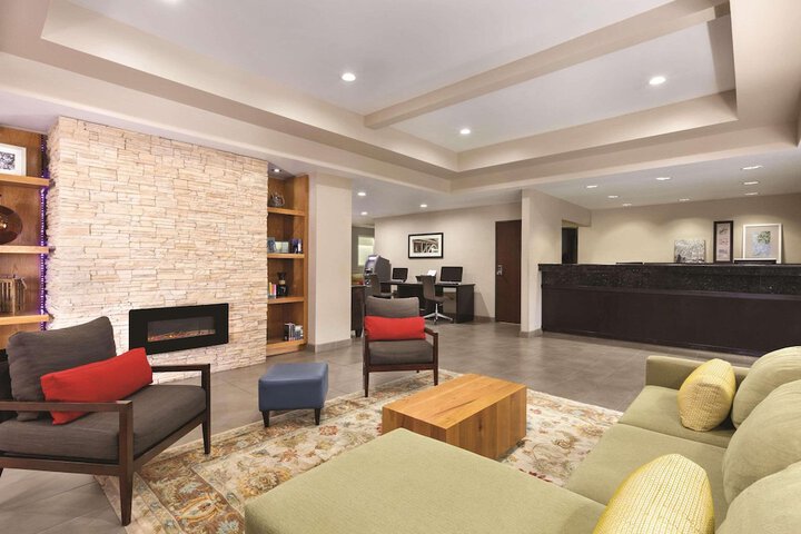 Country Inn & Suites by Radisson Fresno North, CA